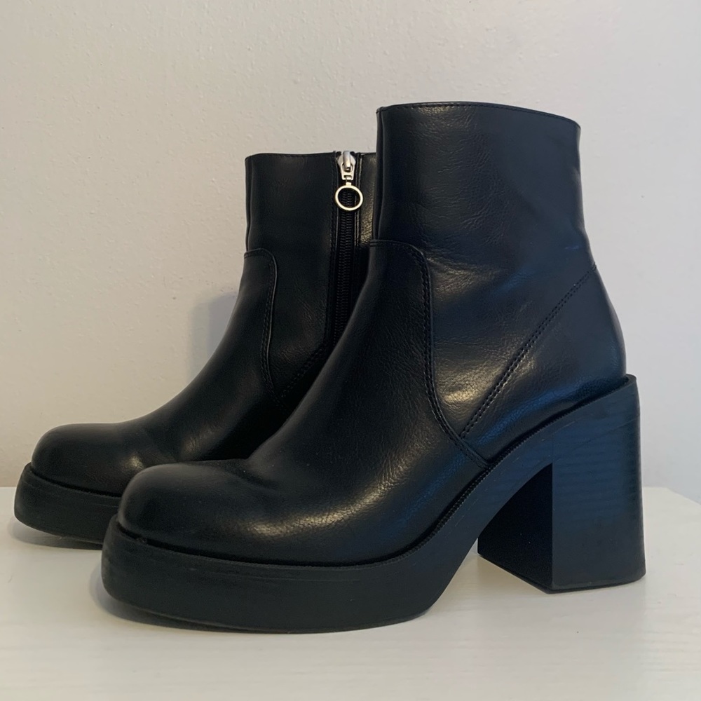NWT Chinese Laundry Groovy boots size 7